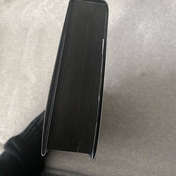 Illumicrate Edition Signed Sprayed Edge The Girl And The Stars By Mark Lawrence - Picture 14 of 15